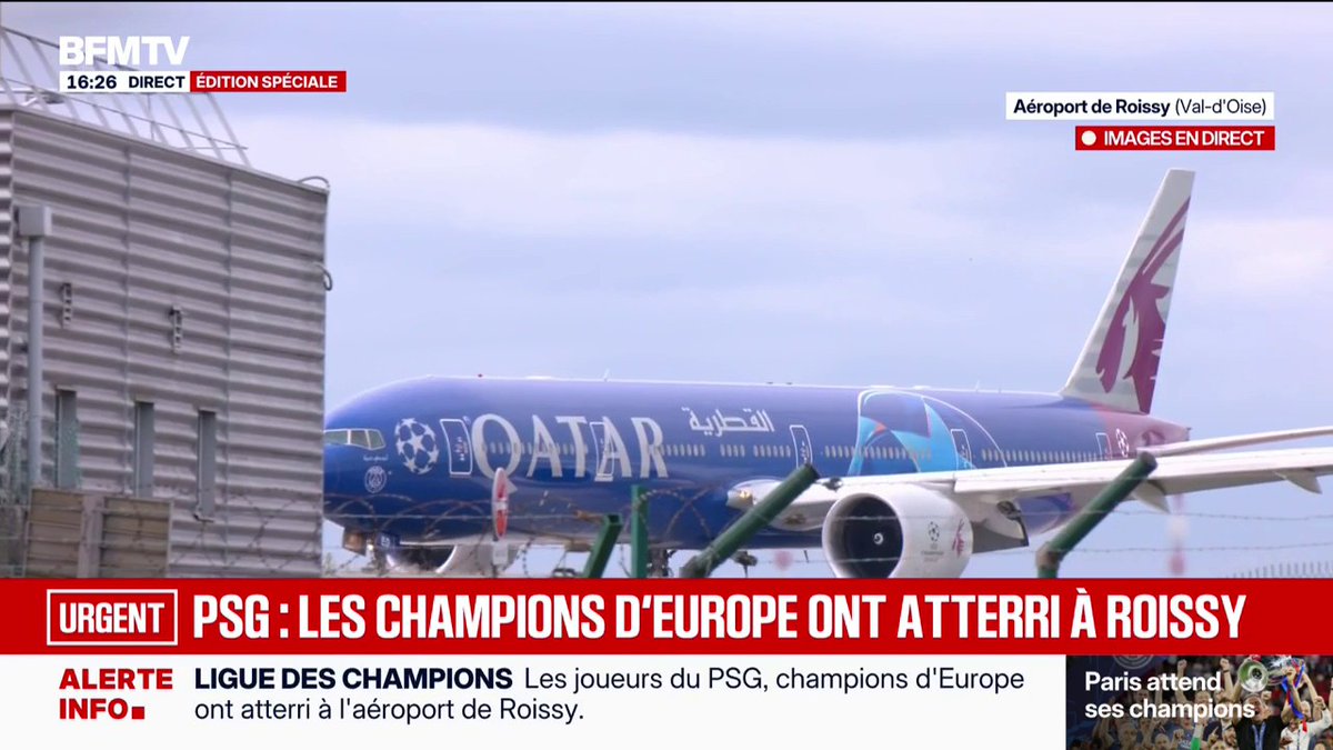 🇫🇷⚽️ FLASH | L’avion des joueurs du PSG a atterri à Roissy.