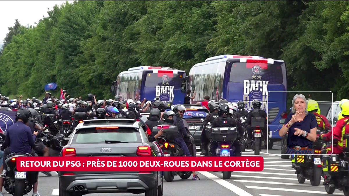 🏆🏍️ Depuis l'aéroport de Roissy-Charles de Gaulle, les deux bus du PSG sont escortés par près de 1 000 deux-roues rassemblés pour accompagner les doubles champions d'Europe en route vers la capitale. #canal16