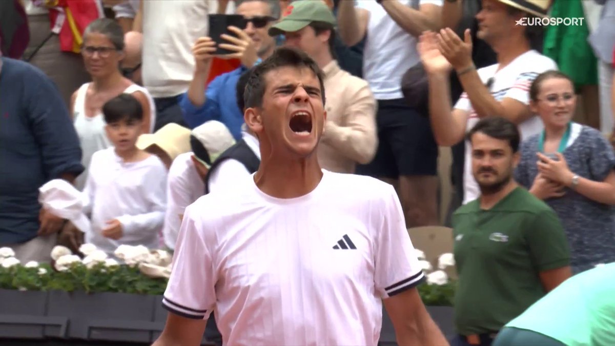 GRÍTALO BIEN ALTO, ERES CUARTOFINALISTA DE #RolandGarros Rafa Jódar 🇪🇸, en el segundo Grand Slam de su carrera y el primero en París, está a dos partidos de la final tras remontar dos sets a Pablo Carreño ¿NOS ATREVEMOS A SOÑAR?