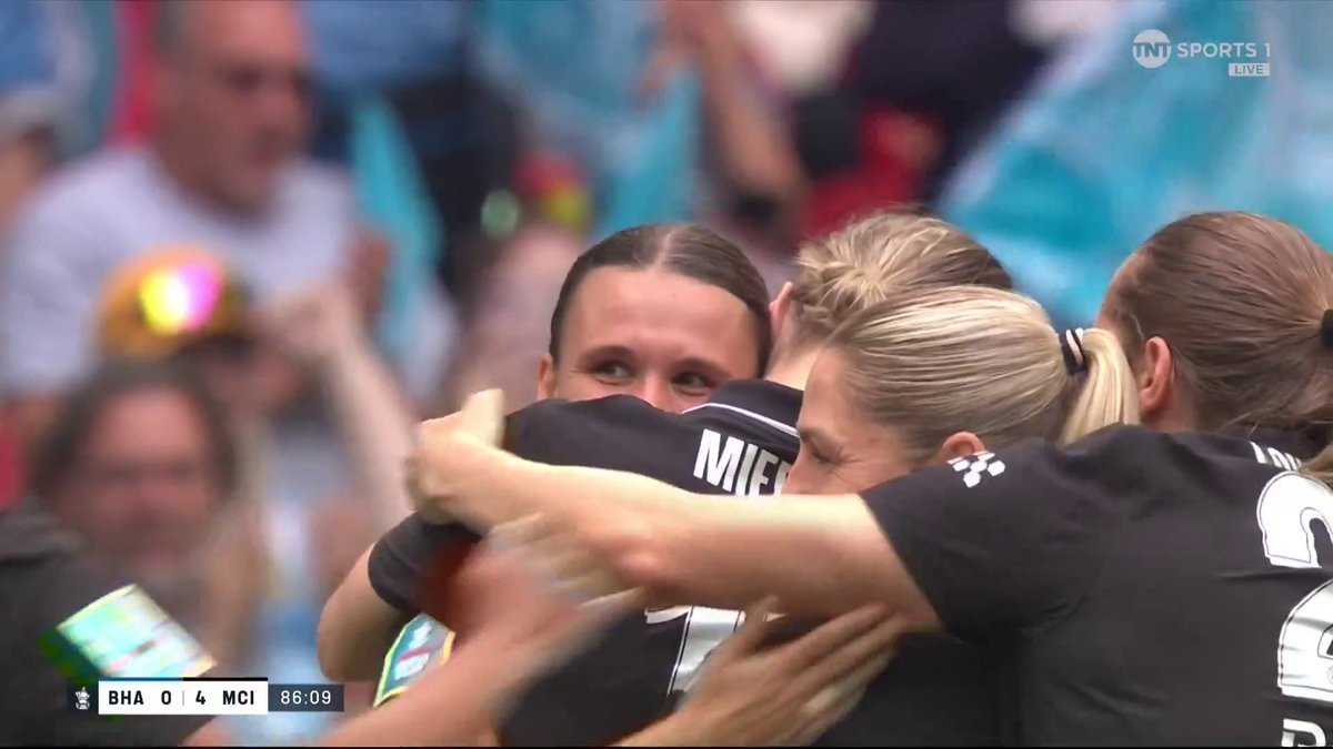 VIVIANNE MIEDEMA SEALS IT FOR MANCHESTER CITY ⚽️💌 📺 TNT Sports &amp; HBO Max