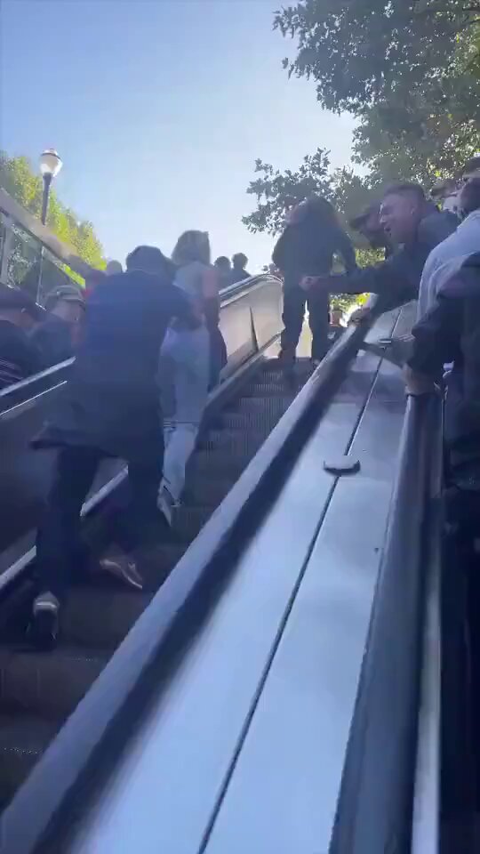 The time a West Ham fan was an absolute gentleman and sacrificed himself in the process... 🤣😭🫣