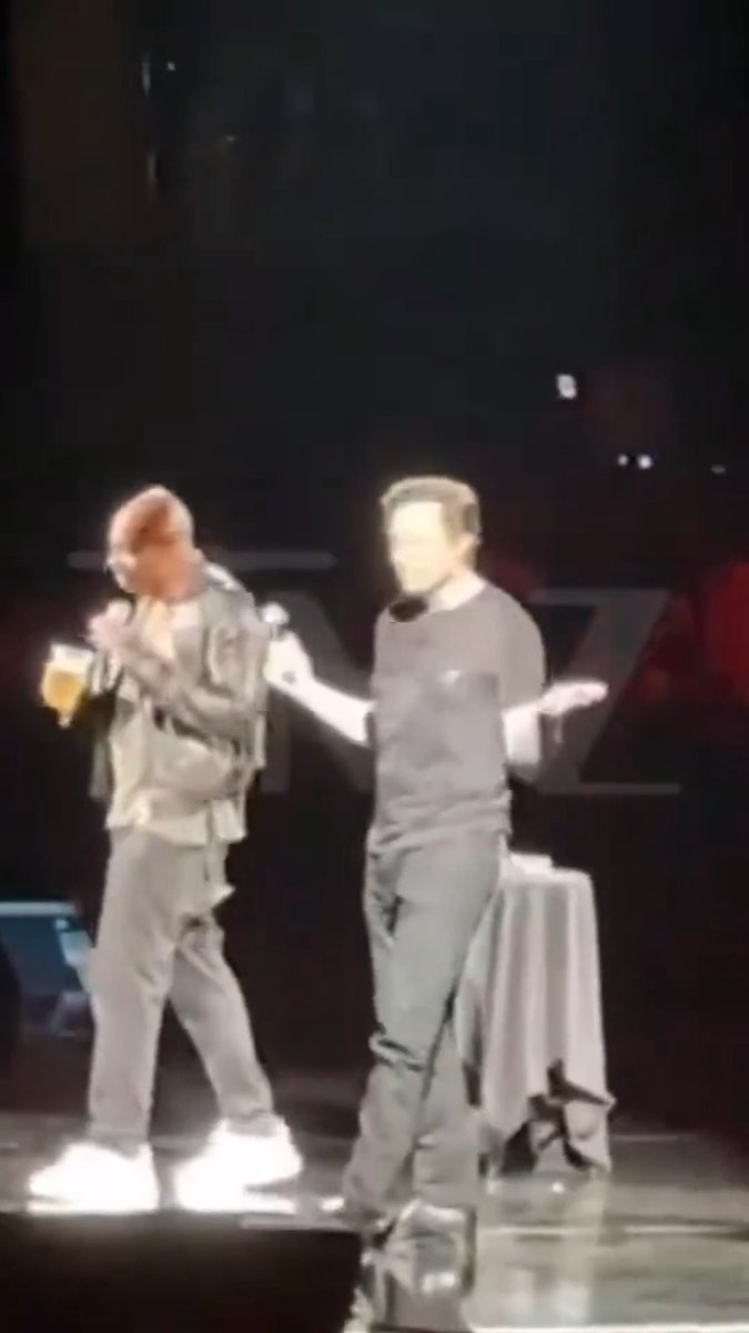 When Elon appeared at Dave Chappelle’s SF show... some triggered woke losers instantly started booing him 😂 Peak San Francisco moment 🤡