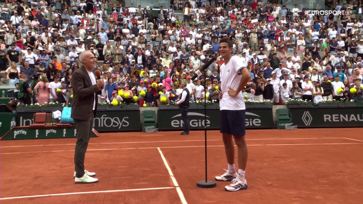En la Suzanne Lenglen se habla español gracias a @AlexCorretja74 y Rafa Jódar 🇪🇸😜 "No sé si estamos en París, en Francia o en España" ♥️ #RolandGarros