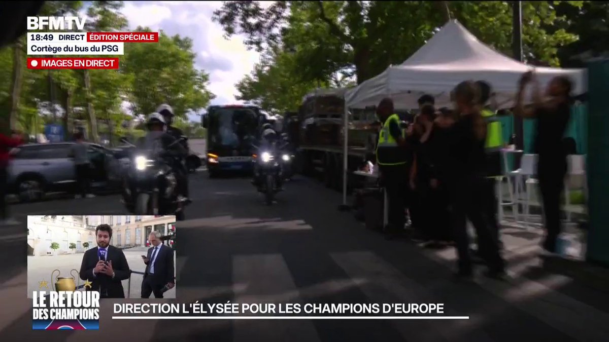 🚨 Les joueurs du PSG se rendent à l'Élysée pour être reçus par Emmanuel Macron. 🇫🇷