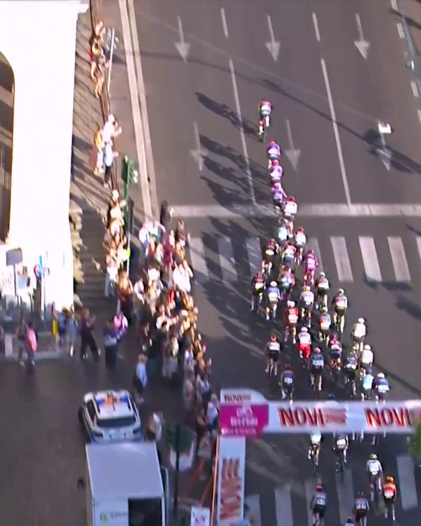 MILAN SHINES IN ROME 🇮🇹 Jonathan Milan FINALLY gets his stage win at the Giro on the final stage! 🔥