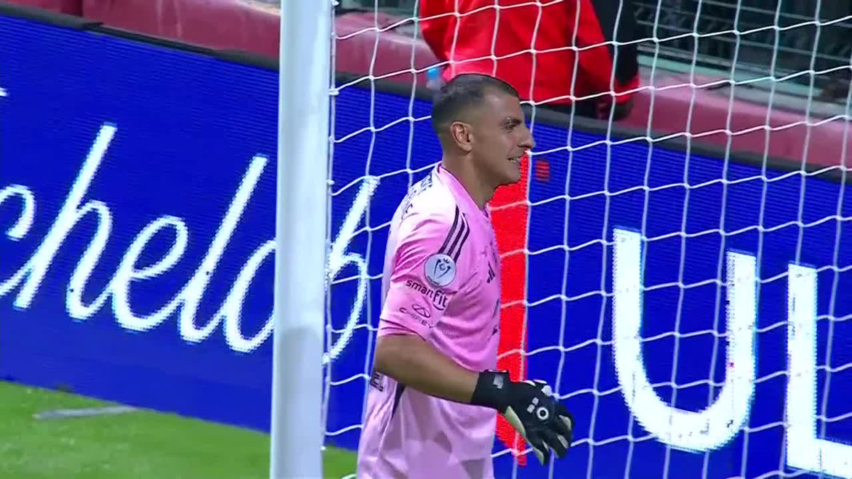 🇲🇽🏆 El #ExRiver, Santiago Simón se consagró campeón con Toluca de la Concachampions.