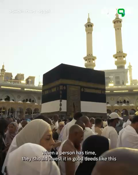 متطوعة كندية جمعتها بالحجاج لغةٌ لا تحتاج إلى ترجمة “لغة العطاء” .. اختارت أن تكون جزءًا من منظومة خدمة الحجاج .. لتؤكد أن أثر الخير لا تحدّه الجغرافيا #حياكم_الله #جهود_وسط_الحشود #في_أرض_الوطن