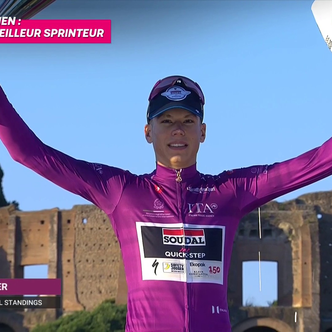 👏 𝐁𝐑𝐀𝐕𝐎 𝐏𝐀𝐔𝐋 ! Après un Giro exceptionnel, Paul Magnier monte sur le podium, maillot Cyclamen sur les épaules ! #GirodItalia #LesRP