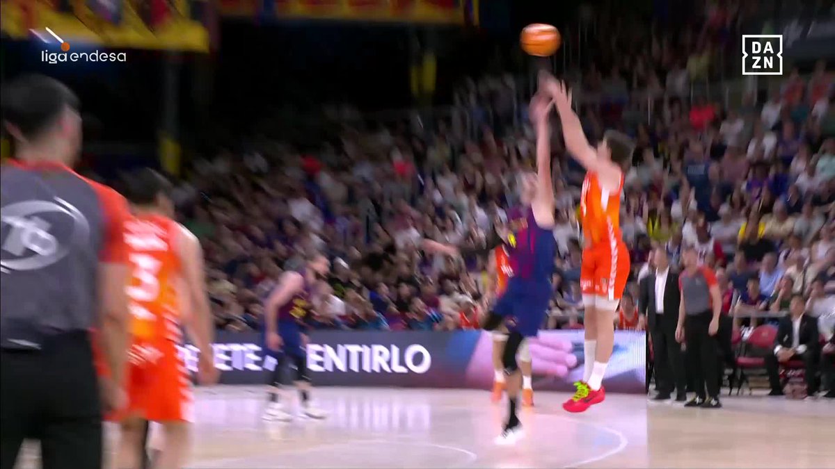 🔥 ¡SERGIO DE LARREA, PAPÁ! ¡QUÉ 3+1 ACABA DE SUMARRRRR! 😮‍💨 📺 DAZN España | #LigaEndesa | Sergio De Larrea Asenjo | Valencia Basket Club