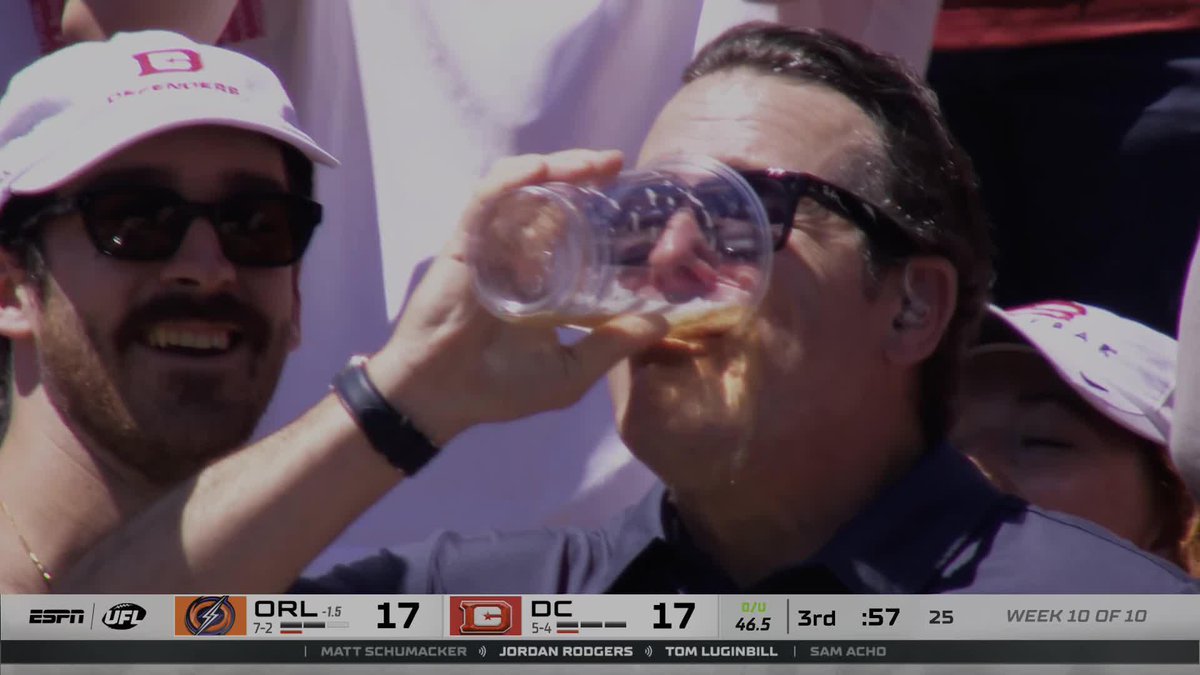 Get you a man who can do BOTH 🎙️🍻 Tom Luginbill really just chugged a beer on national broadcast 🙌