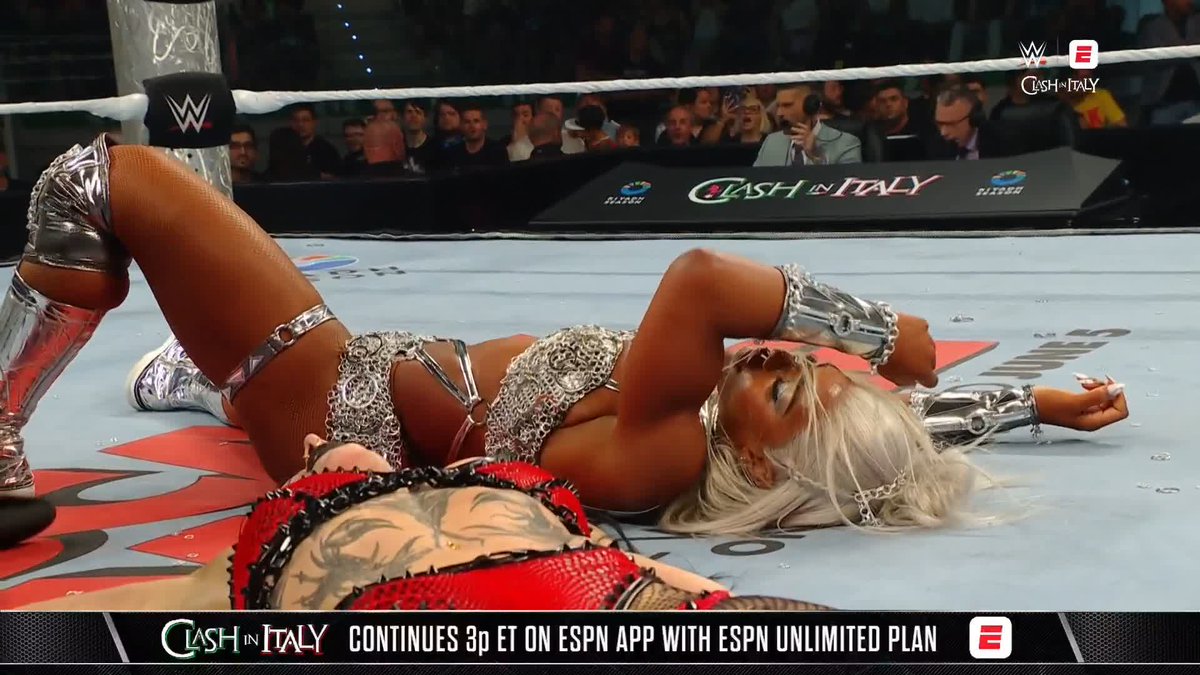 An INSANE counter by Jade Cargill!! 😱 #WWEClash