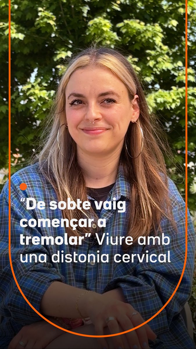“Parlo lent perquè no puc fer-ho més ràpid.” 7 anys després, l’Aina ha après a conviure amb la distonia cervical, un trastorn neuromuscular que provoca contraccions i problemes de coordinació entre la respiració i la parla: “No desapareix, però la por, sí”