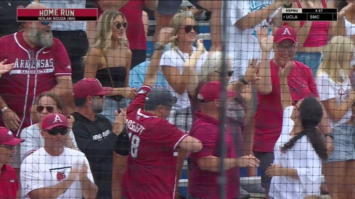 .Arkansas Baseball breaks a tie game open with a pair of two-run homers 🐽