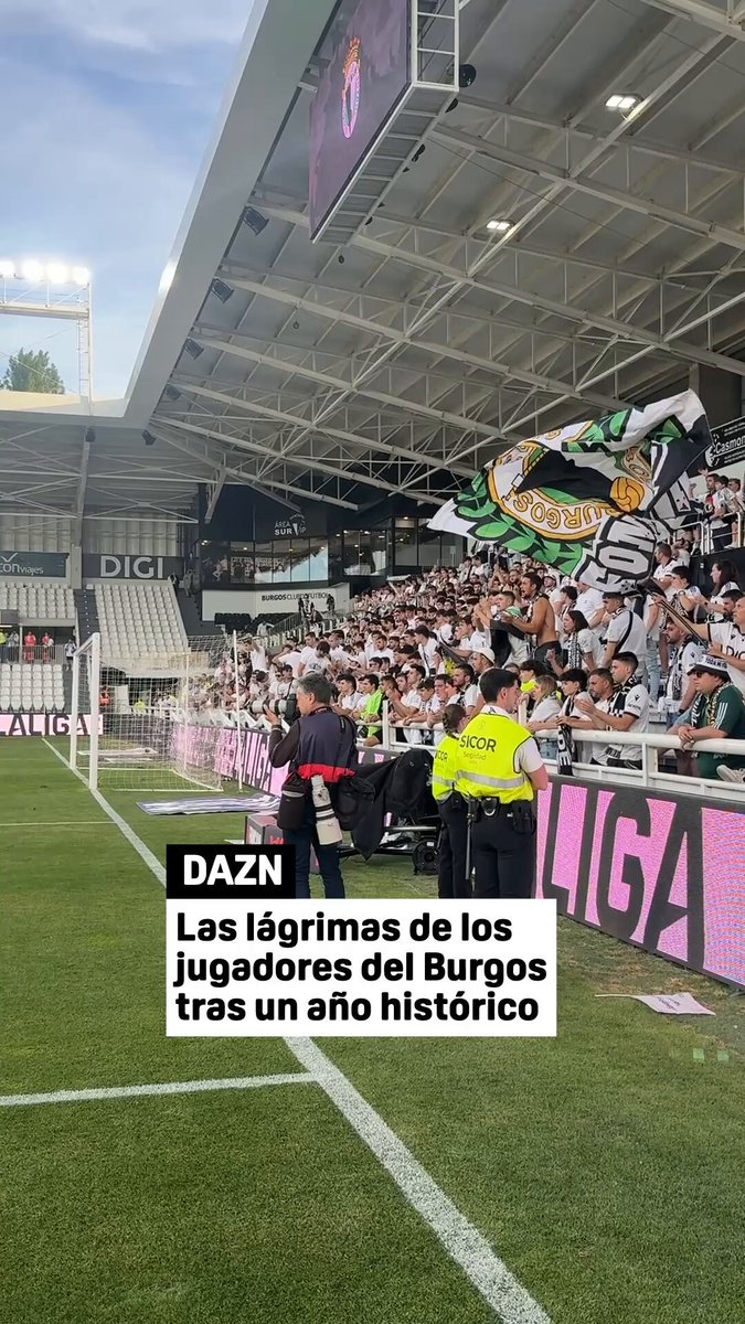 Una plantilla que hizo soñar a toda una ciudad con un año histórico 🤍🖤 La emoción de los jugadores del Burgos Club de Fútbol tras quedar fuera del play-off de ascenso 😢️ #LALIGAHYPERMOTION