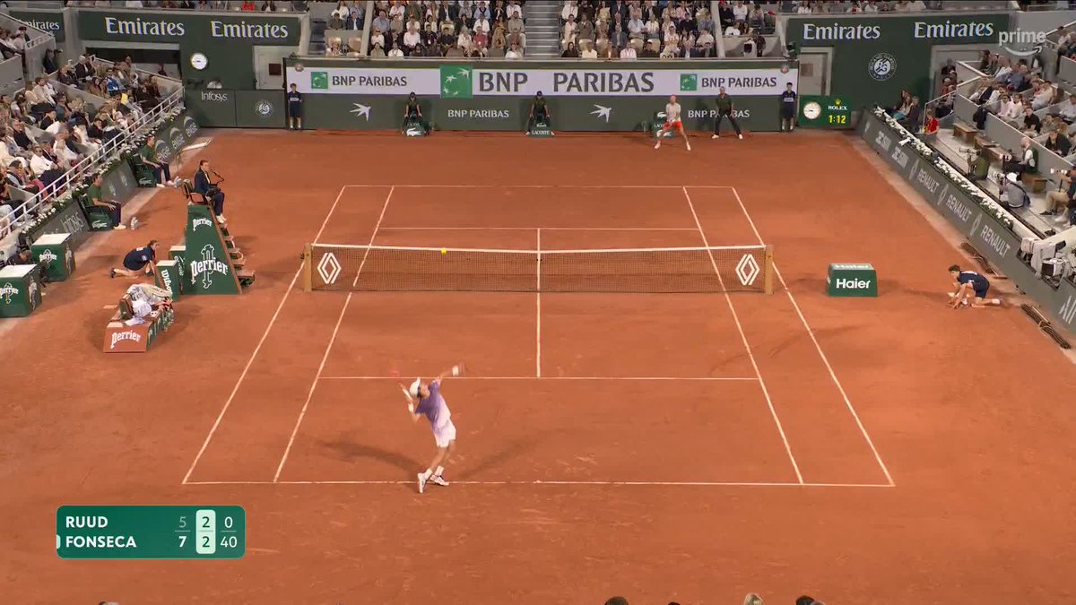 Le fair-play de João Fonseca 🥰 Après un service dans la tête d'un ramasseur de balle, le Brésilien a tout de suite pris des nouvelles du jeune Ballos 🥹 #RolandGarros