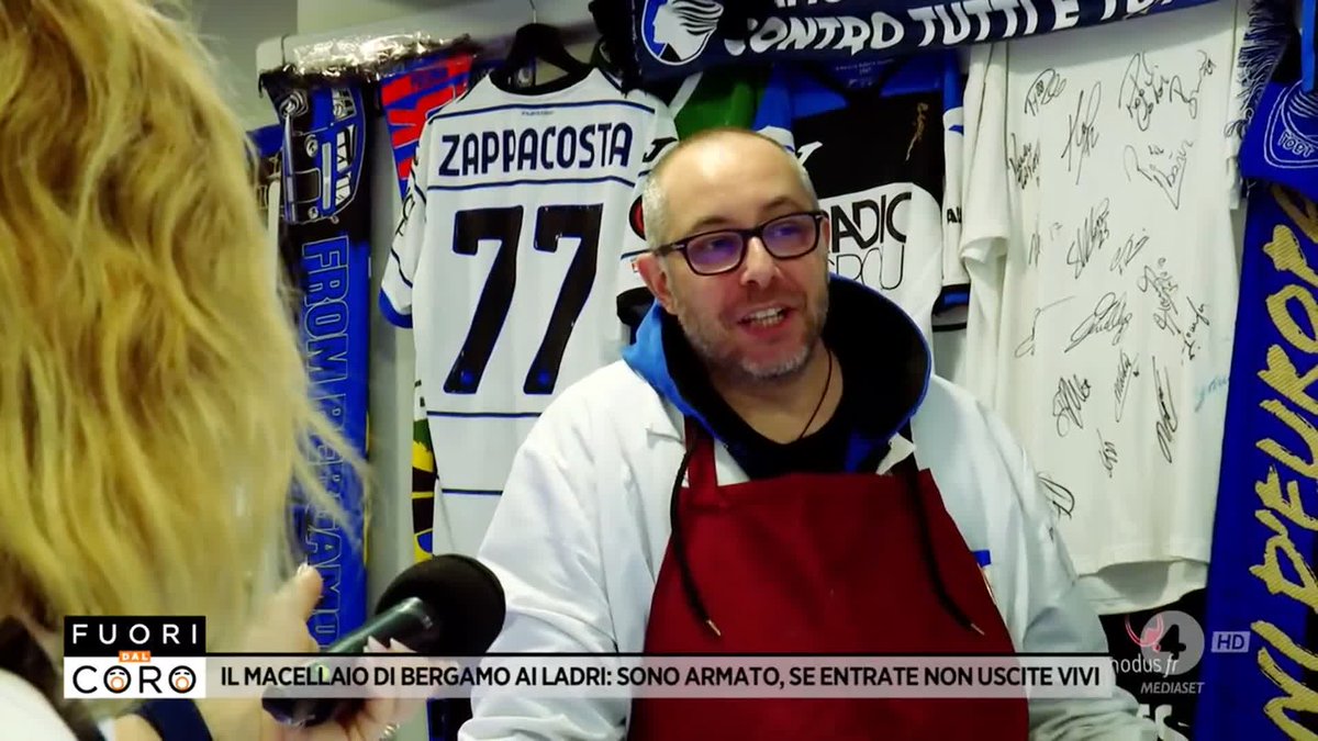 Il macellaio di #Bergamo che avvisa i malintenzionati che è armato. Lo abbiamo incontrato nel suo negozio. Il servizio completo di Cristina Mastrandrea a #Fuoridalcoro è su Mediaset Infinity