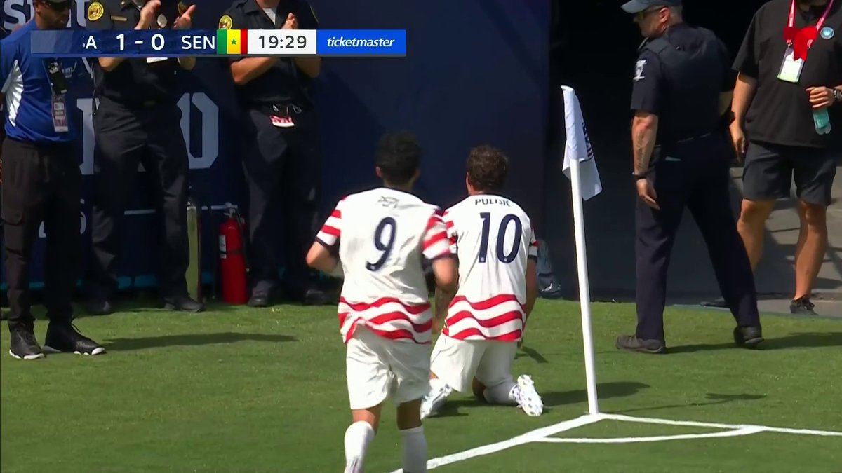 Christian Pulisic scores his goal! Off an assist from Ricardo Pepi, but it’s Alex Freeman that dissects a disorganized Senegal side. Great movement from #USMNT.
