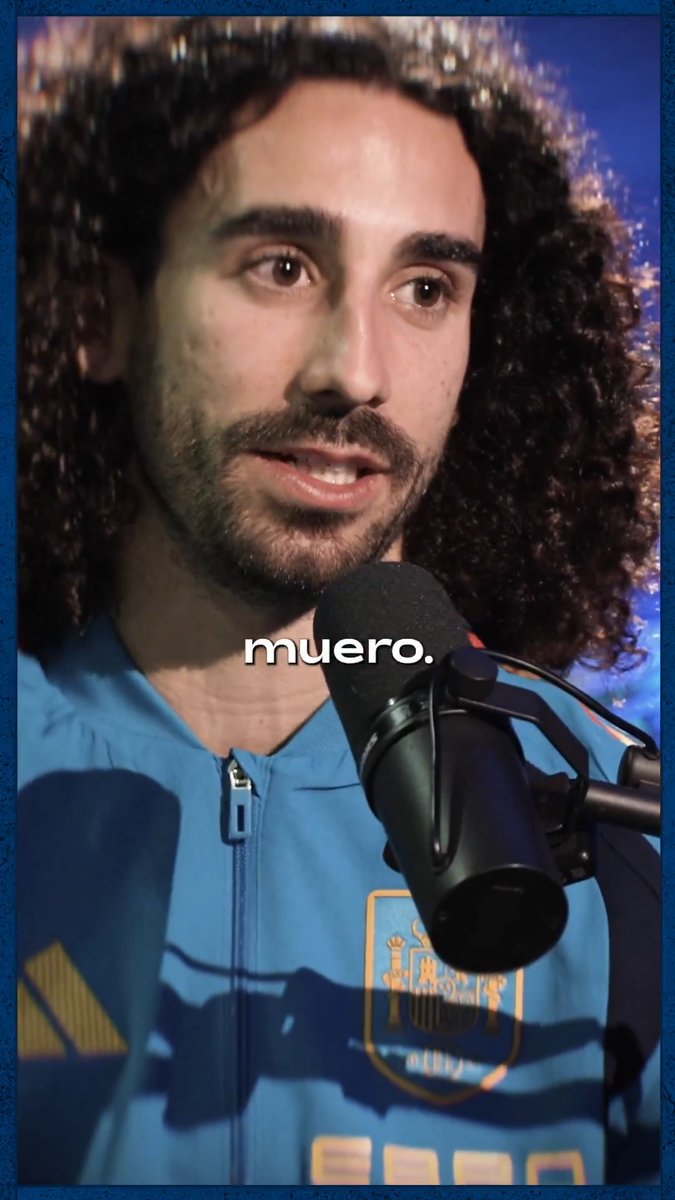 🗣️ "Si fallo no puedo volver a Inglaterra". Marc Cucurella y Joan Capdevila tienen mucho que contarse. 💫 Próximamente, charla entre dos cracks por la banda izquierda en "La estrella que nos une", un podcast en colaboración con Google España Gemini. #VamosEspaña | #CopaMundialFIFA