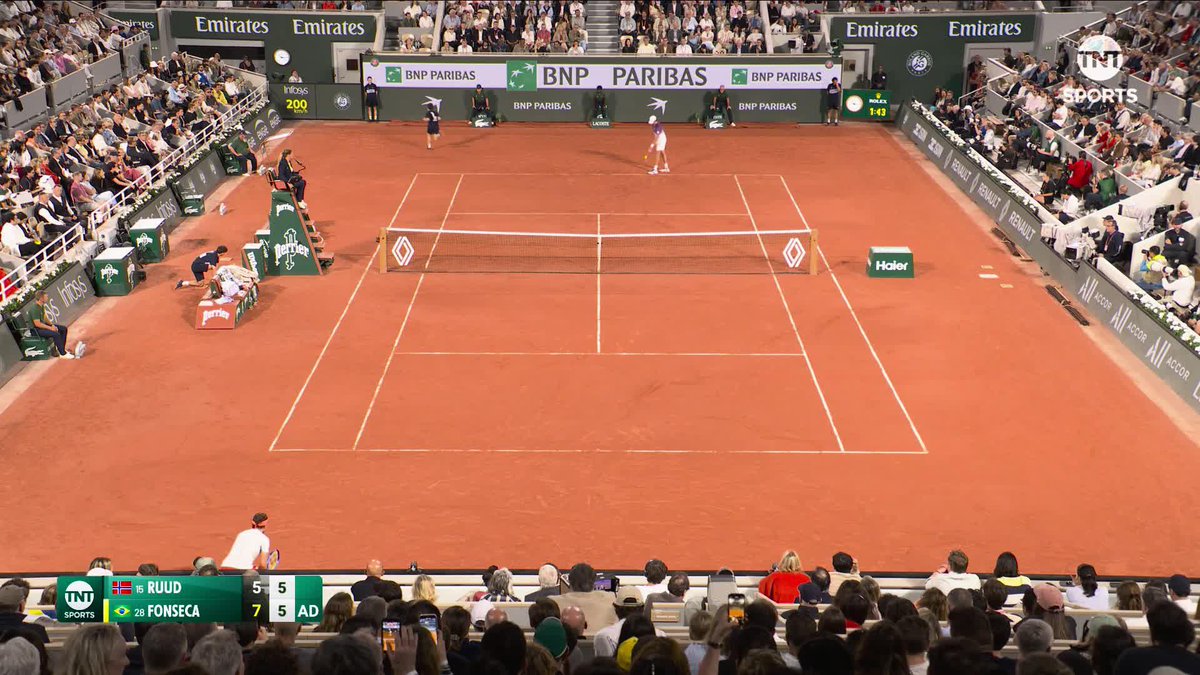 CASPER RUUD ARE YOU KIDDING ME?! HOW DID HE WIN THIS POINT ⁉️🤯