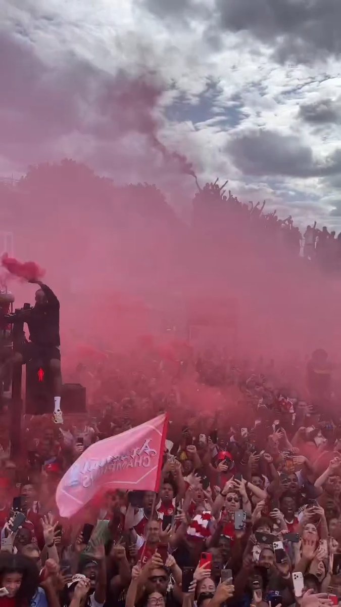 POV: What Arsenal's players saw during their Premier League parade 😳🔥 (via kepaarrizabalaga/IG)