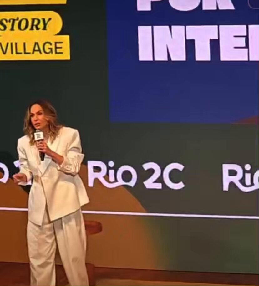 ela se emocionando e em seguida sendo aclamada 🥹❤️