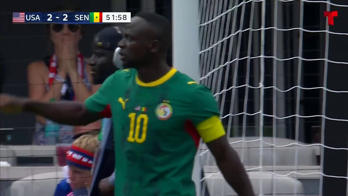 A mistake from Miles Robinson at the back to set up Sadio Mane's equalizer against the USMNT. USA 🇺🇸 2-2 🇸🇳 Senegal