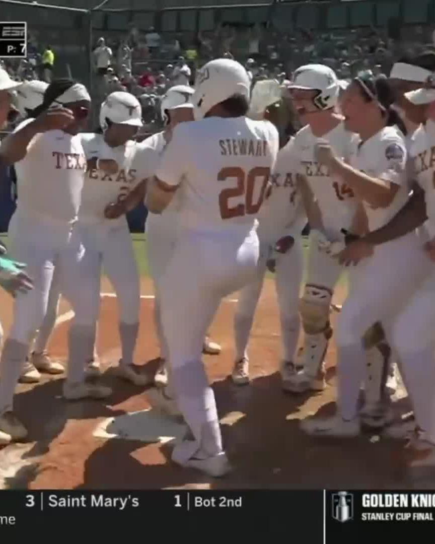 THREE-RUN SMASH TO FLIP THE SCRIPT 🤯 Texas Softball x NCAA Softball /ABC