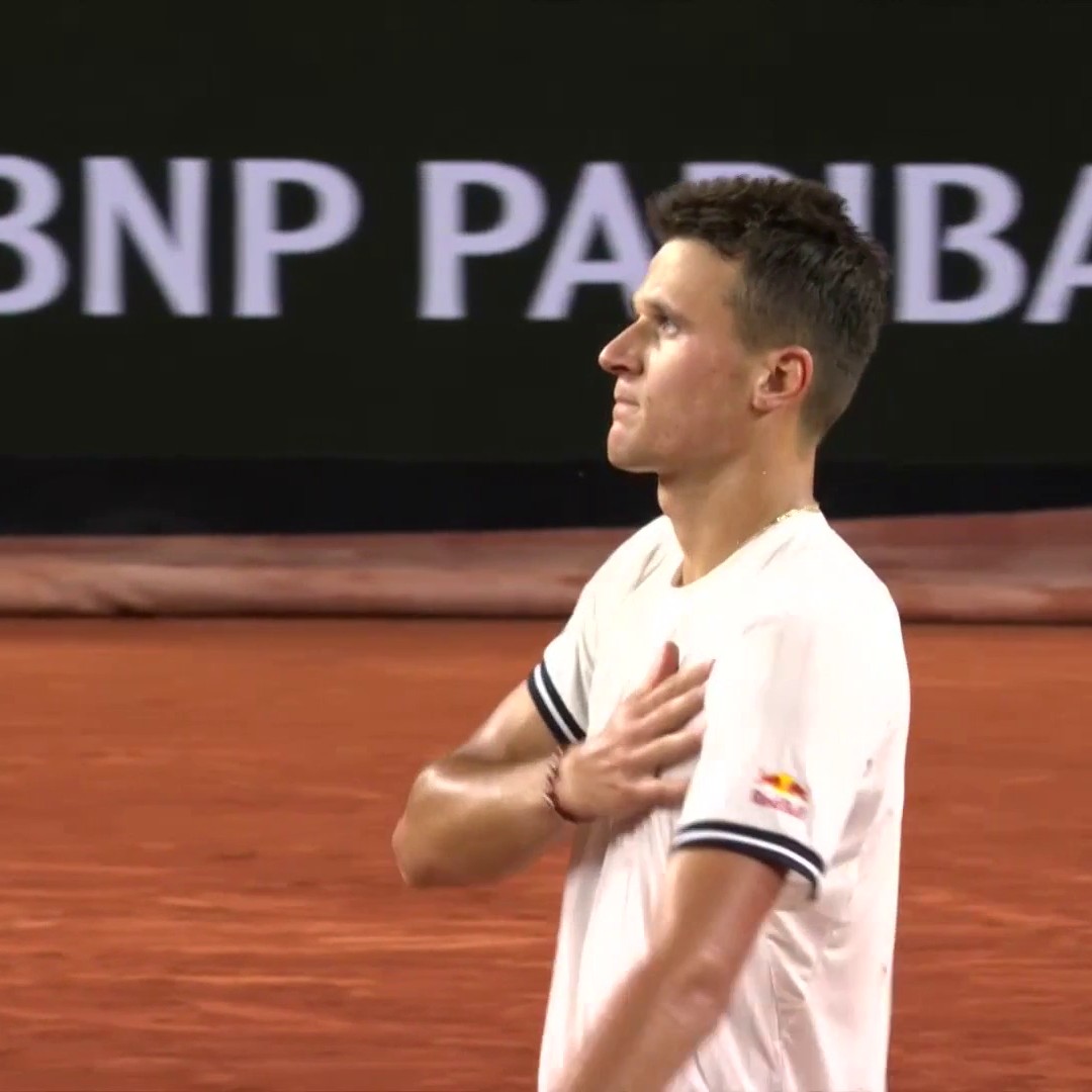 Just look at what it means 🥹 Jakub Mensik reaches the Roland Garros quarter-finals!