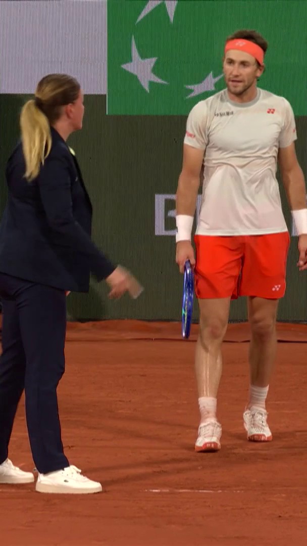 A bizarre moment at Roland Garros 😳 A shout from the crowd made it sound like João Fonseca’s shot had been called out. The umpire checked the mark and gave it in, but Hawkeye showed the ball was out.
