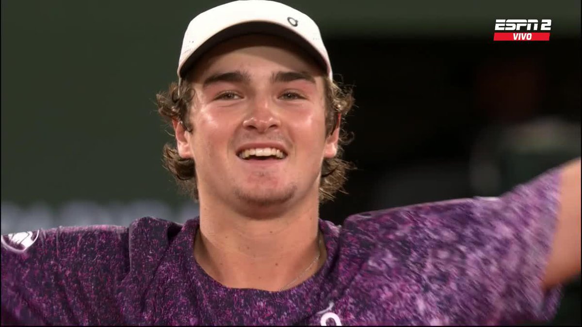 El año pasado, Fonseca le ganaba a Cerúndolo y conseguía su primer torneo ATP en Buenos Aires. Hoy, está en los cuartos de final de Roland Garros venciendo a Djokovic y Casper Ruud. Resurgió Brasil en el tenis. Este chico es talento. Qué mentalidad.
