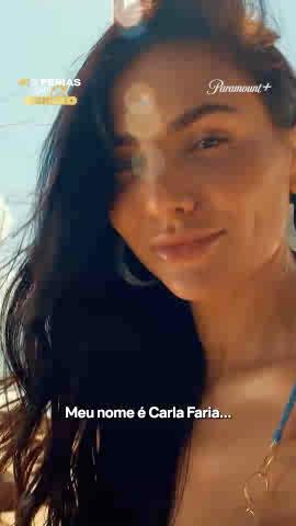 ei Carla Faria 🦋, eu tenho um negócio MUITO engraçado pra te contar 🤭 Assista aos episódios de #DeFériasDiretoria no Paramount Plus!