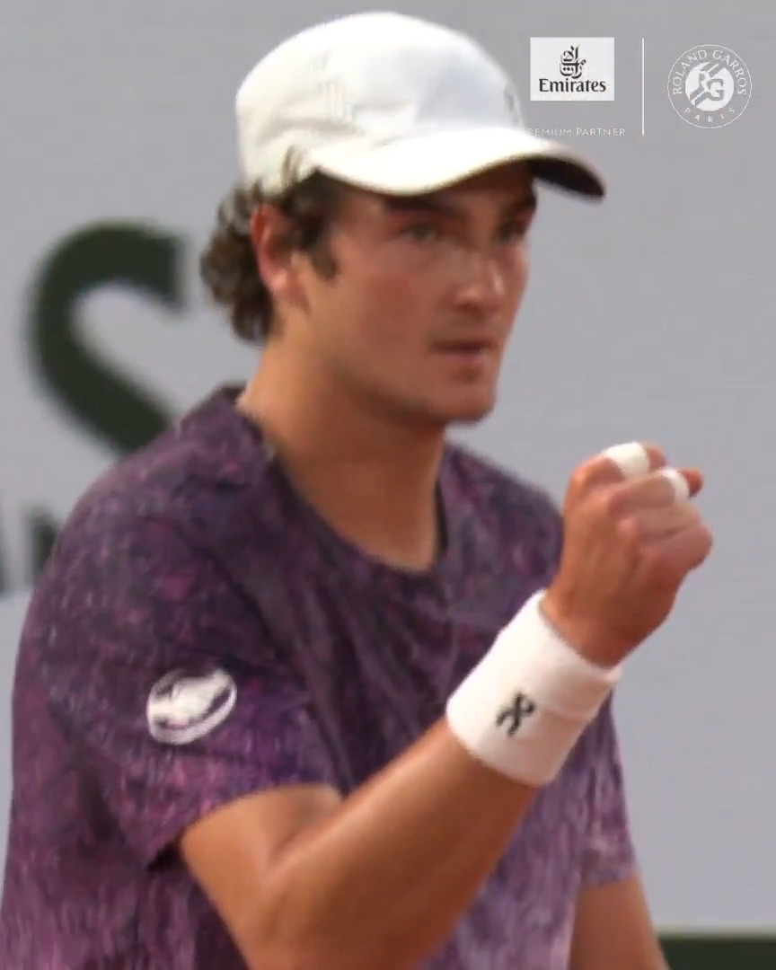 Cleared for landing: Quarterfinals ✈️🎾 João Fonseca soars past Casper Ruud at Roland-Garros with Brazilian legend Guga watching from the stands 🇧🇷🔥 Enjoy the highlights brought to you by Emirates #RolandGarros #FlyBetter