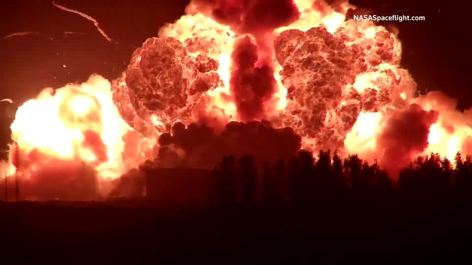 ブルーオリジンの無人ロケット、発射台で爆発 試験中に異常発生(字幕・29日)
