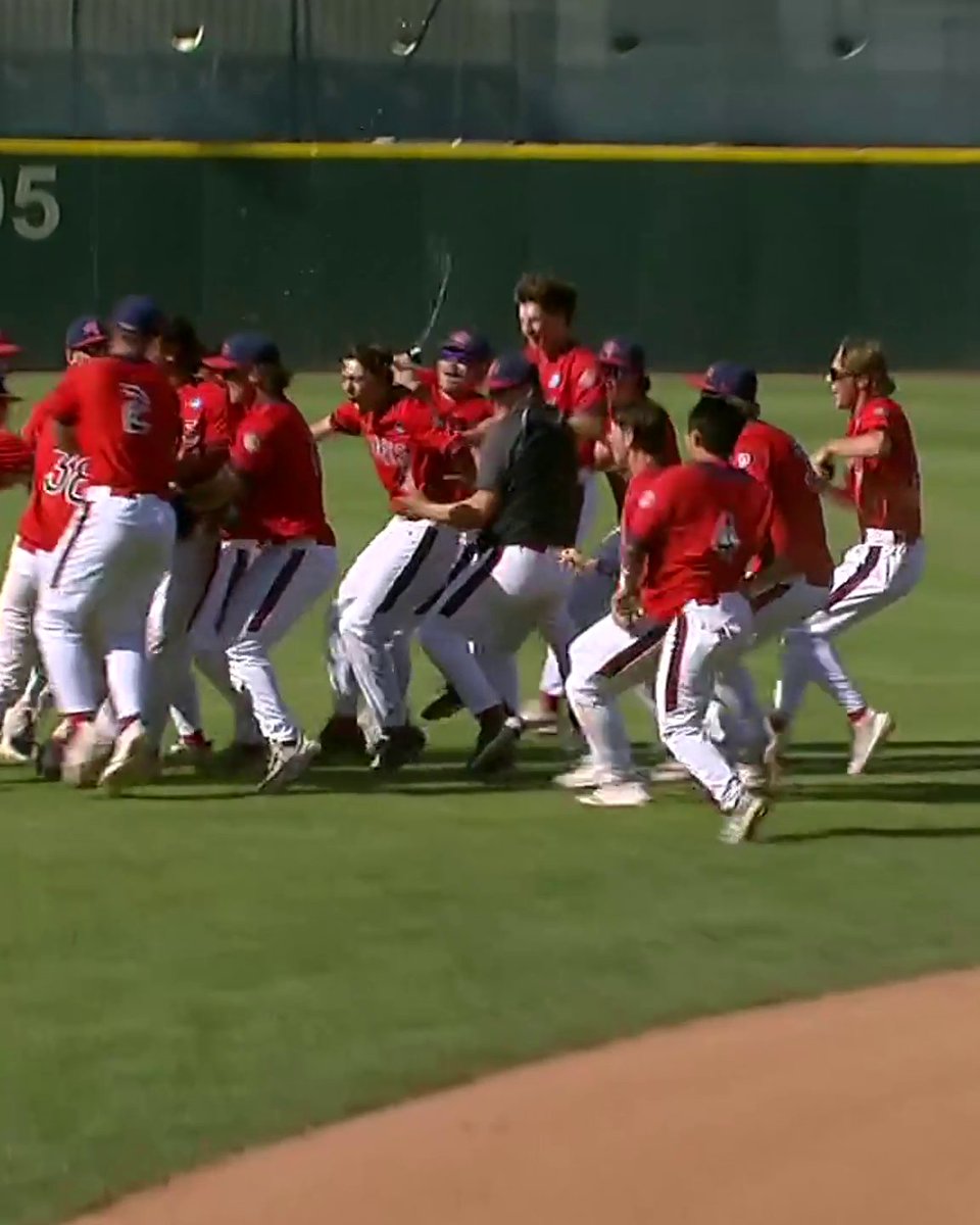 SAINT MARY'S ELIMINATES THE NO. 1 OVERALL SEED UCLA IN WALK-OFF FASHION 😱