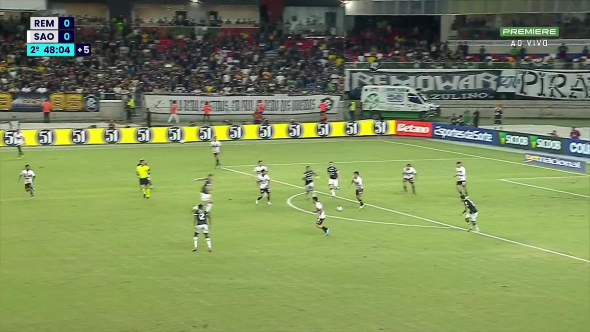 Foi nos acréscimos! A bola sobrou para Marcelinho, que chutou cruzado e marcou o gol da vitória do Remo sobre o São Paulo. #Futebol #Brasileirão #Remo #SãoPaulo