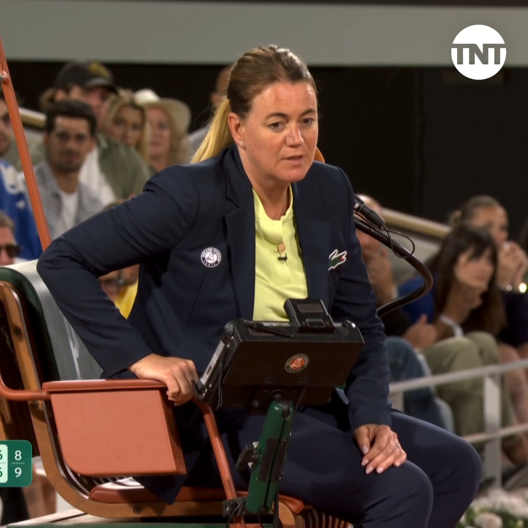 Was Ruud robbed? 🚨 The chair umpire missed an out call which would have given Casper the second set over Fonseca ⤵️ #RolandGarros