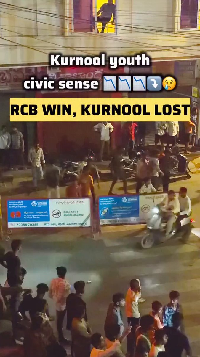 హద్దులు మీరిన అభిమానం ఆర్సీబీ రెండోసారి కప్ గెలిచిన సందర్భంగా కర్నూలులో రోడ్ల మీద విధ్వంసం సృష్టించిన అభిమానులు