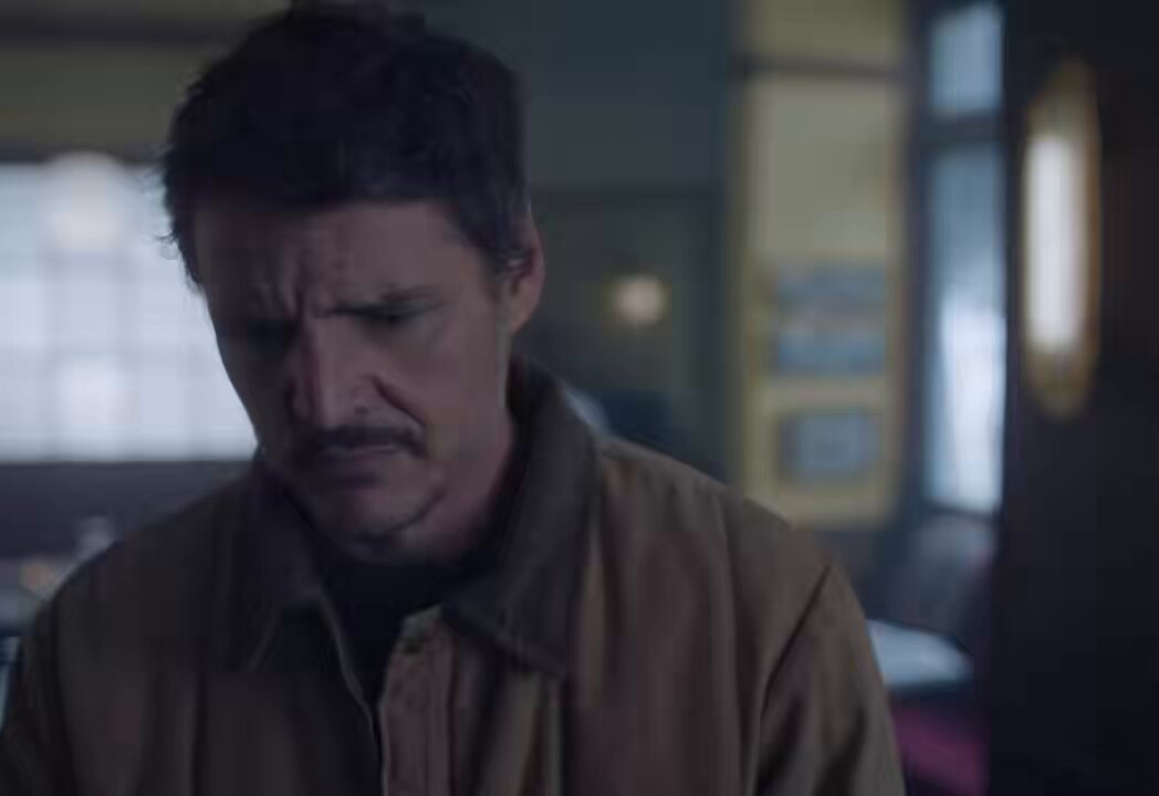 AirPods 4のペドロ・パスカル×スパイク・ジョーンズのCM好き。インド映画みたいにカラフルなダンス✨