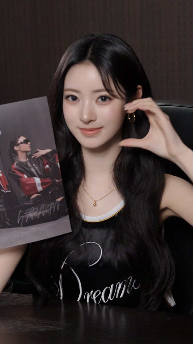 MEOVV THE 2nd EP ALBUM [BITE NOW] SIGNED ALBUM - TBLshop OPEN! 💿 미야오의 사인포스터 앨범을 에서 만나보세요! ※ [SIGNED] PHOTOBOOK ver.은 KR몰 한정 상품 (KR ONLY)입니다. #MEOVV #미야오 #BITENOW #THEBLACKLABEL #TBLSHOP
