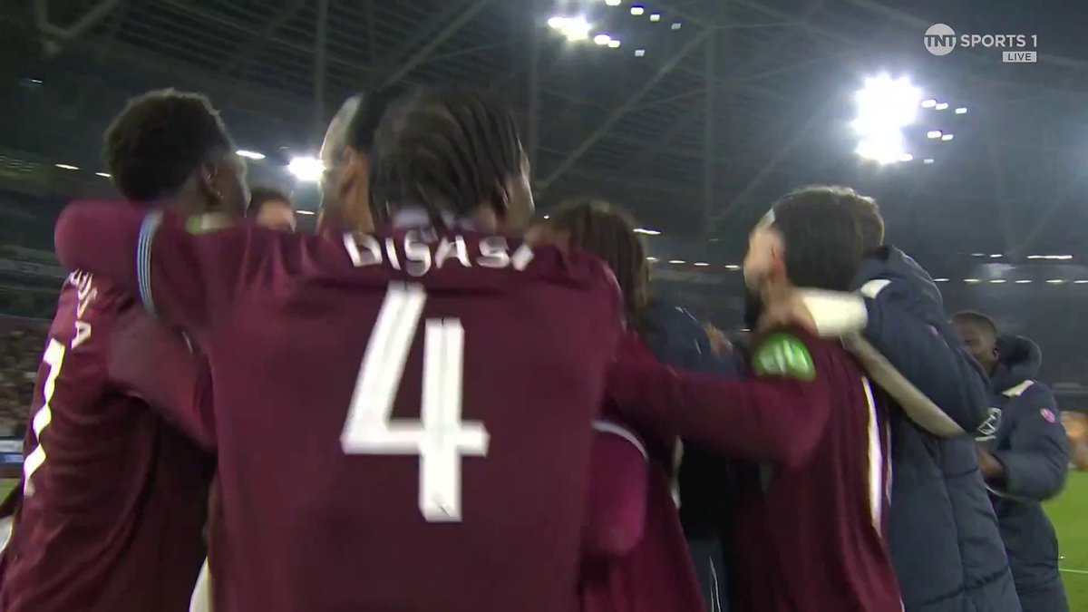In what can only be seen as an incredible gesture, West Ham's Dinos Mavropanos has reached out to his former club Arsenal to offer FREE coaching sessions to their squad, especially Gabriel, on how to take a penalty. Fair play to him! 👏🏻⚒️ #WHUFC #COYI