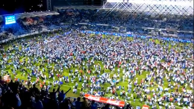 se va a acabaaaaar se acaboooo el Celta se queda en Primera Division el Celta, gana su partido ante el Espanyol cumple con su tarea pierde el Deportivo en casa, no gana el conjunto de Fernando Vázquez invasión de campo, el Celta se queda en la liga BBVA