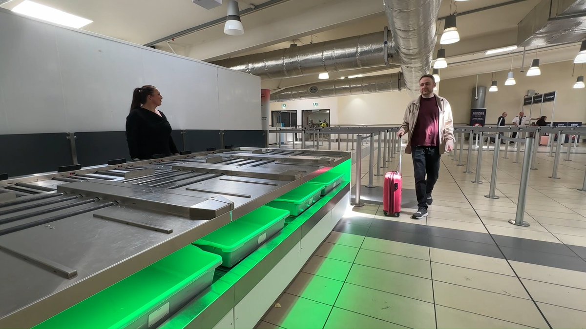 Flying out of Liverpool John Lennon Airport this summer? ✈️ Here's a look at how to use our new security machines.