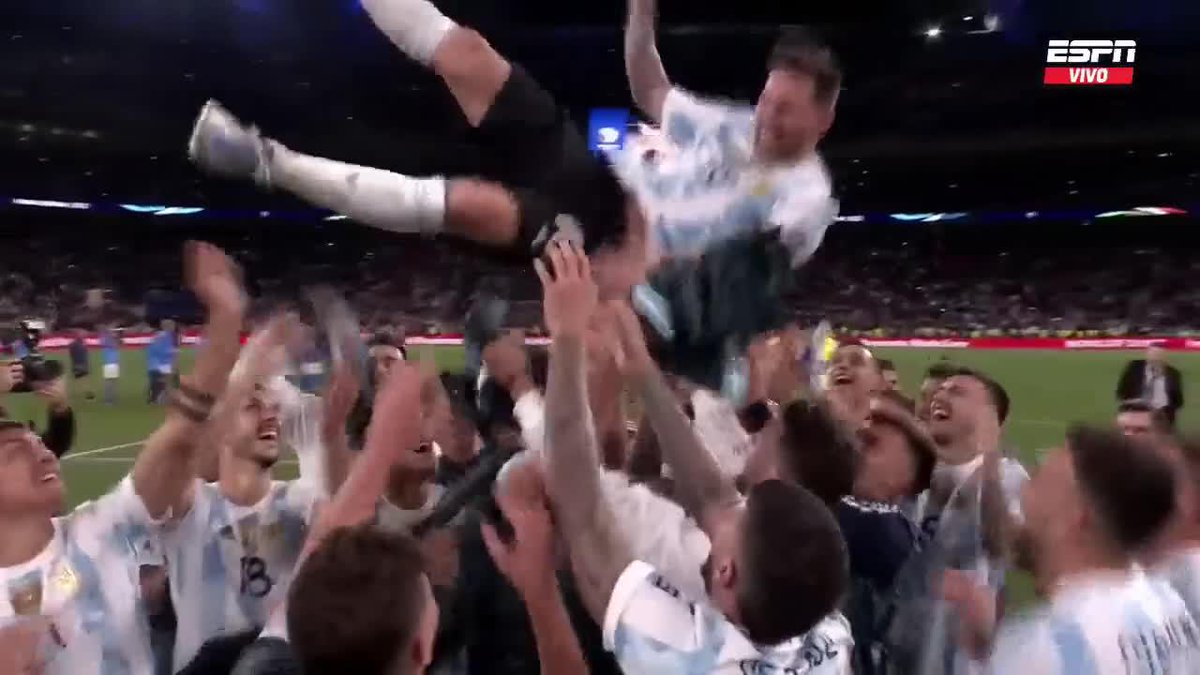 🏆 ¡¡A CUATRO AÑOS DE LA FINALISSIMA CONQUISTADA POR LA SCALONETA!! 🔙 Un 1 de junio como HOY pero de 2022, 🇦🇷 Argentina le ganaba 3-0 a 🇮🇹 Italia con goles de Dybala, Di María y el Toro Martínez 🐐 "¡¡QUE DE LA MANO, DE LEO MESSI!!"
