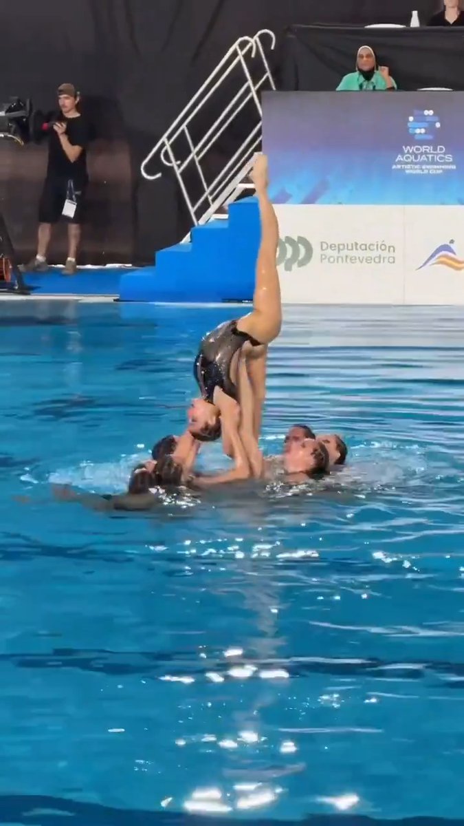 El salto de calidad de la natación artística española 🇪🇸 de la mano de Andrea Fuentes y Víctor Cano queda demostrado en esta acrobacia nunca antes vista y solo a la altura de las potencias China y Rusia. 4.17 de dificultad. Y la clavaron.