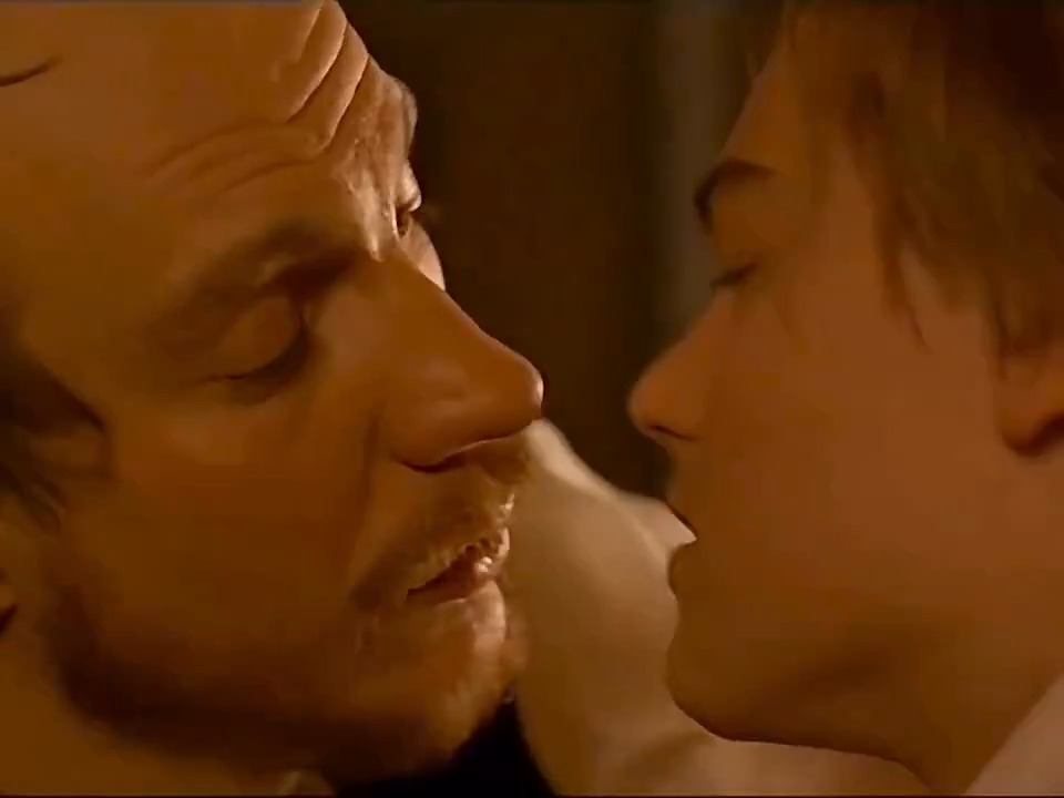 Leonardo DiCaprio’s ability to portray vulnerability and madness at such a young age is unmatched..❤️ A love that burns too bright always ends in ashes. 🔥