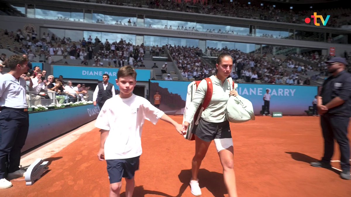 C’EST LE MOMENT POUR PARRY 🇫🇷 Dernière Française en lice à #RolandGarros, Diane Parry tentera d’atteindre son premier quart de finale en Grand Chelem. 🔥