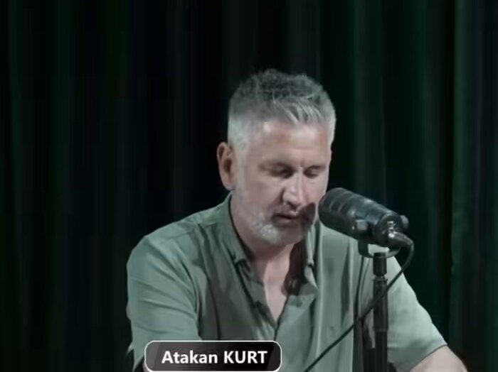 Atakan Kurt “Sergen Yalçın futbola kendini adamamış, maç izlemiyor, oyuncu izlemiyor, bırakmış, vücut dili kötü. Sergen hoca ile başarının gelmesi mümkün değildi. Başkan ‘Ben 100 milyon Euro harcayacağım, ufacık tepkide gider misin?’ dedi. Hoca gitti.”