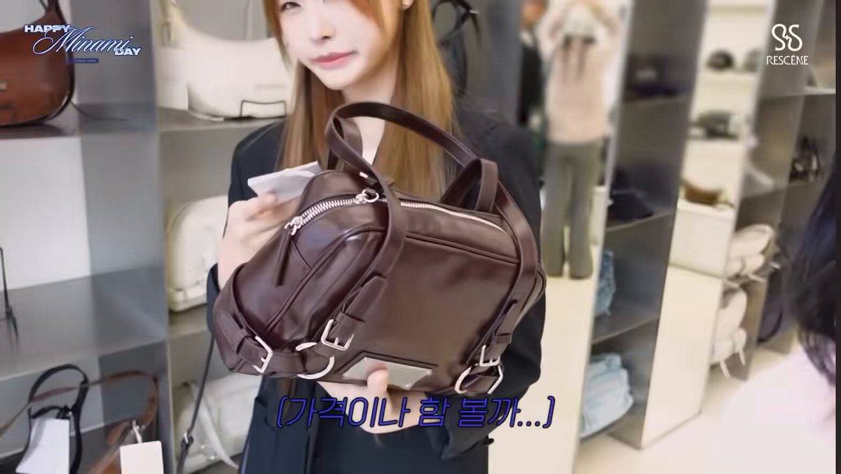 정원이 좋은이유 : 미나미 생일이라 회사에서 선물 사라고 법카 줬는데 맘에 드는 가방 비싸서 고민하니까 자기 리더니까 허락해주겟다고 그냥 사라고 함 >> 그래도 비싸서 안 사고 나가니까 본인 사비로 사주고 사고 싶은거 사게 돼서 잘됐다고 함 이 벤츠 여자 증말 우뜩하냐...