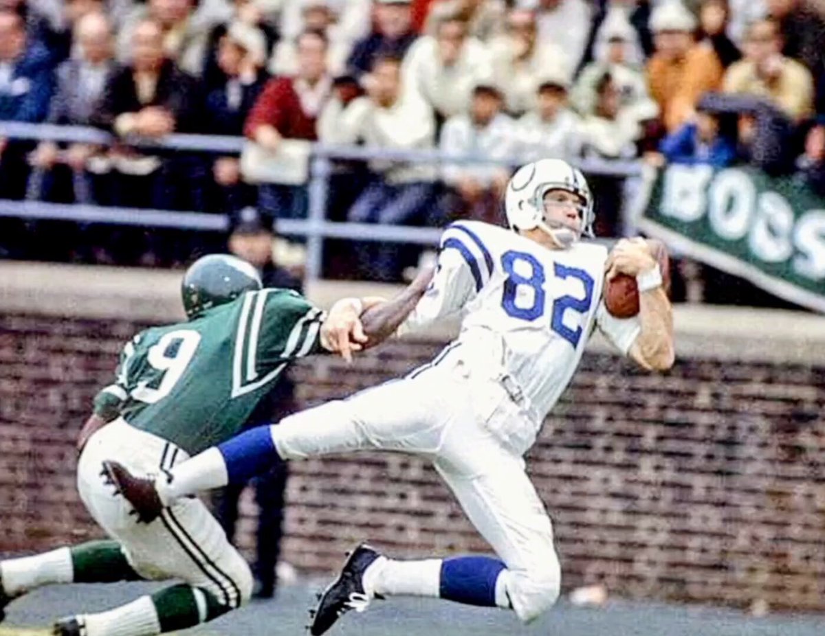 RIP Raymond Berry 🕯️ #Baltimore Colts Legend One of the greatest receivers in NFL history • PFHOF Class of 1973 • Two-Time NFL Champion (1958 & '59 #Colts) • NFL 75th Anniversary and NFL100 All-Time Teams • 1950s NFL All-Decade Team • 6 Pro Bowls • Three-Time First-Team All-Pro • Retired after the 1967 season as the NFL's all-time leader in career receptions (631) and receiving yards (9,275) • A 20th round draft pick from SMU, a meticulous student of his craft • 1985 AFC Champion and two-time UPI NFL Coach of the Year with the Patriots