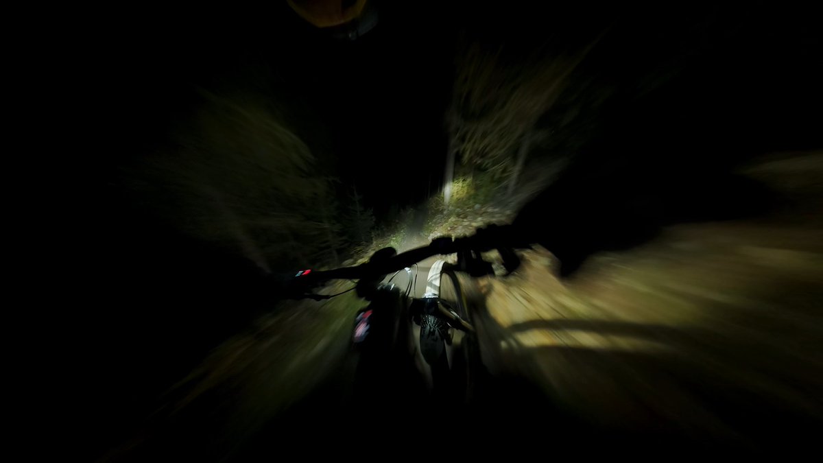 Nikolaj Juhlsen has a lot of trust in that headlamp 🔦 #GoPro #GoProBike #MTB #POV